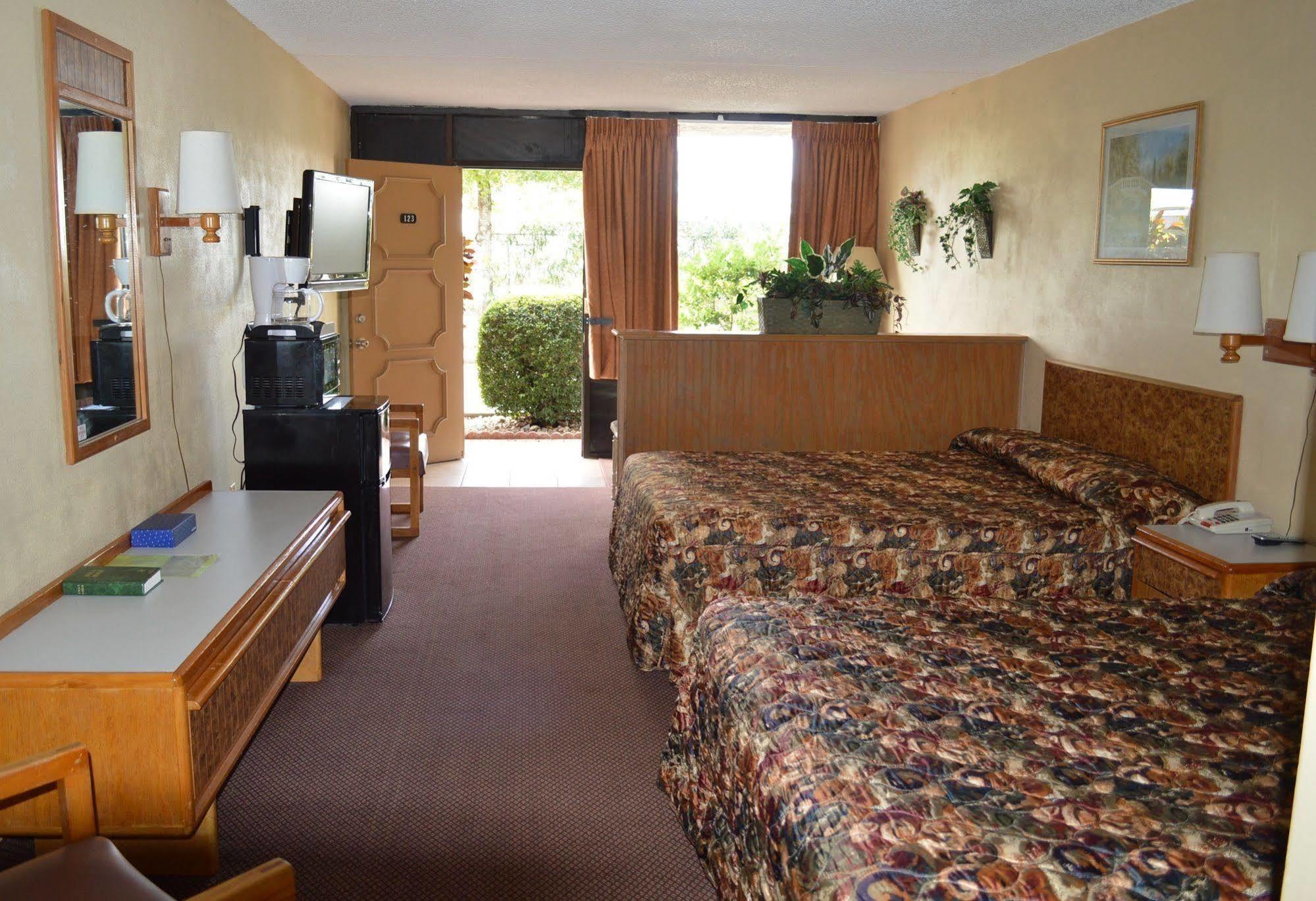 טרפון ספרינגס Tarpon Shores Inn מראה חיצוני תמונה